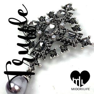 UNBRANDED Tear Drop Venetian Baroque Style Brooch Pin